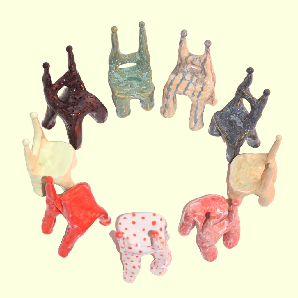 Mini chaise brune